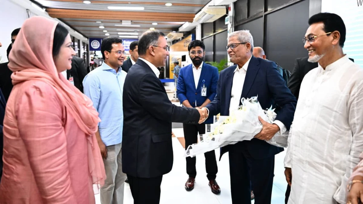 ছয় দিনের প্রথম বিদেশ সফর শেষে দেশে ফিরলেন প্রধানমন্ত্রী