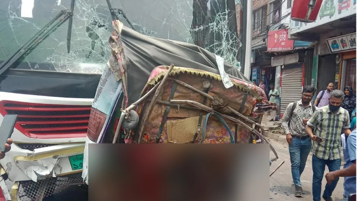গাজীপুরে দুই বাসের চাপায় অটোরিকশা দুমড়েমুচড়ে, নিহত ২