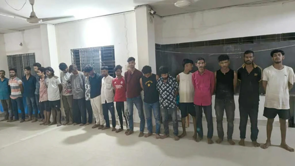টঙ্গীতে মাদকবিরোধী অভিযানে পুলিশের গাড়িতে হামলাচেষ্টা, সাউন্ড গ্রেনেড নিক্ষেপ