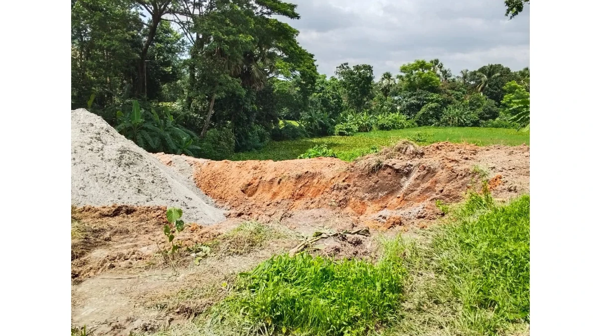 কালীগঞ্জে কৃষি জমিতে অবৈধভাবে বালু ভরাট, লাখ টাকা জরিমানা