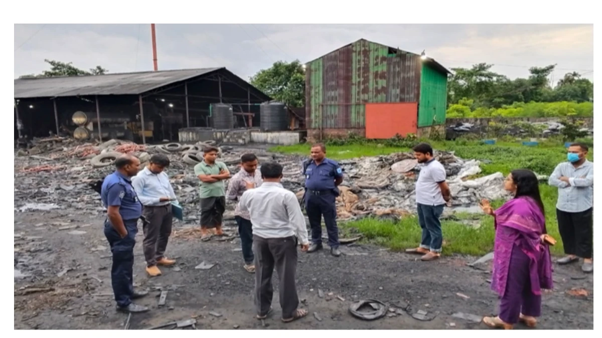 কালীগঞ্জে টায়ার পুড়িয়ে পরিবেশ দূষণ, লাখ টাকা জরিমানা