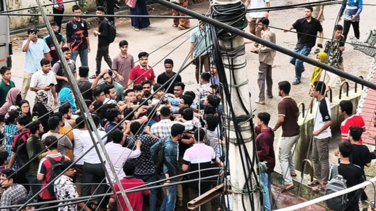 জবি ও বেরোবিতে ছাত্রদল-শিবির সংঘর্ষ: ১৪৪ ধারা জারি, কী ঘটেছিল, কেন ঘটেছিল?