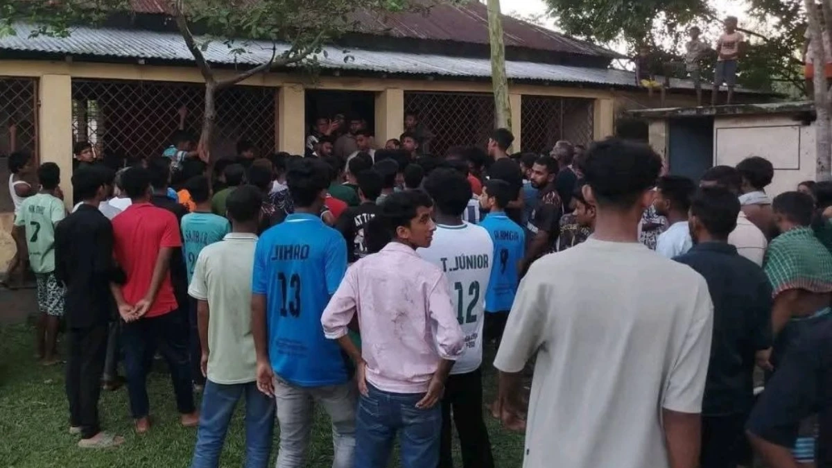 গণহারে ফেল: শেরপুরে শিক্ষকরা কয়েক ঘণ্টা অবরুদ্ধ