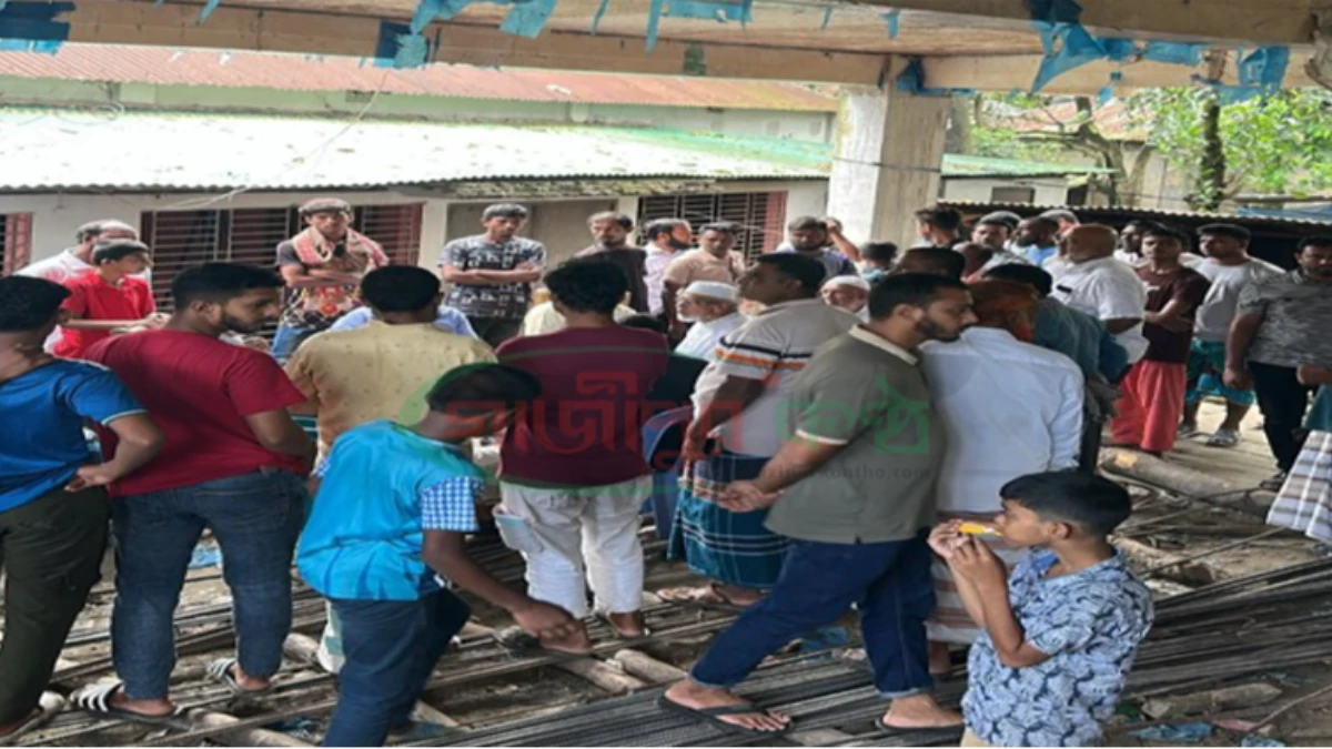 কালীগঞ্জে ব্যবসায়ীর বাড়িতে ঢুকে কুপিয়ে গৃহবধূকে হত্যা, আহত ২