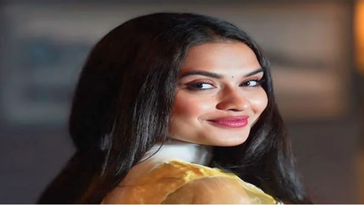 মডেল রিধিকার ঝুলন্ত লাশ উদ্ধার