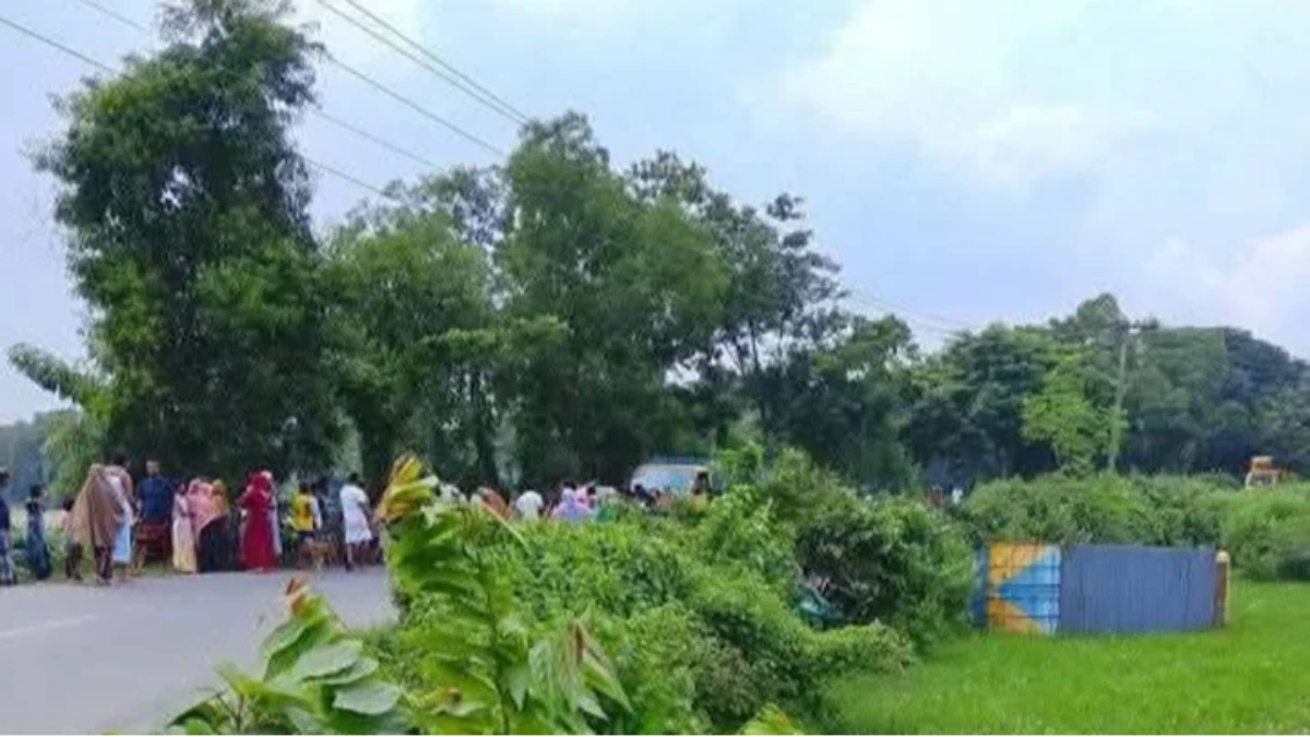 কালিয়াকৈরে সড়ক দুর্ঘটনায় নিহত ৩