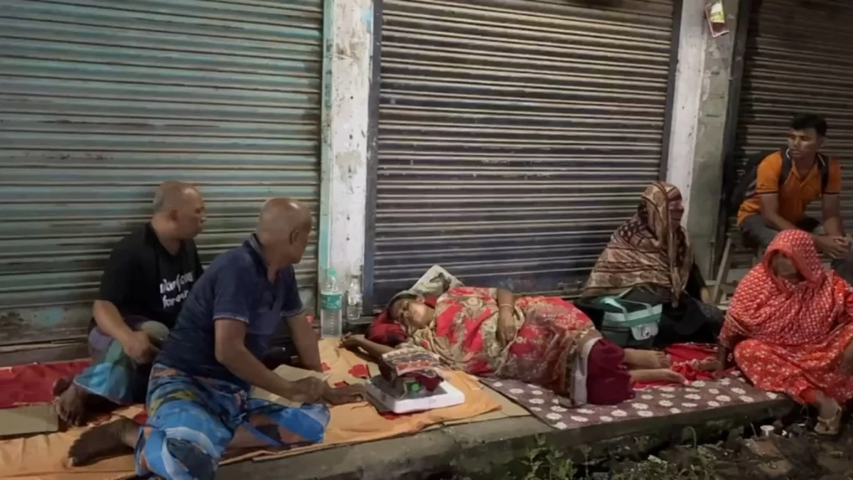 হোটেল সংকট: কলকাতায় ফুটপাতে রাত কাটাচ্ছেন বহু বাংলাদেশি