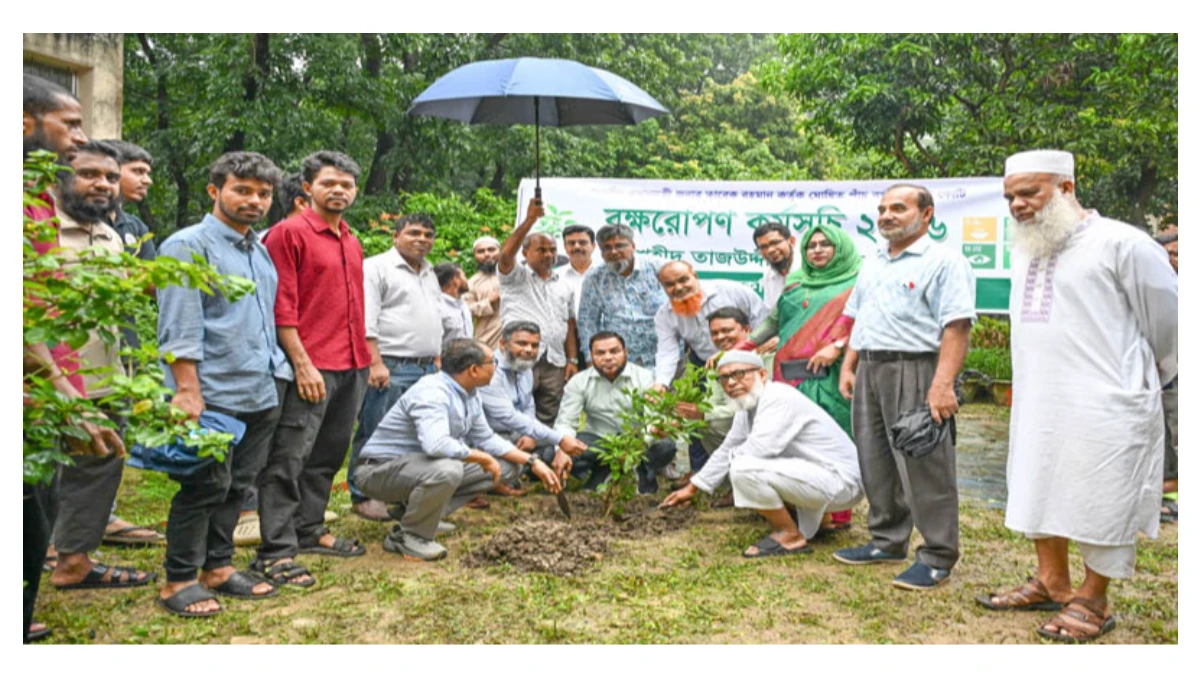 গাজীপুর কৃষি বিশ্ববিদ্যালয়ের ছয়টি হলে একযোগে বৃক্ষরোপণ