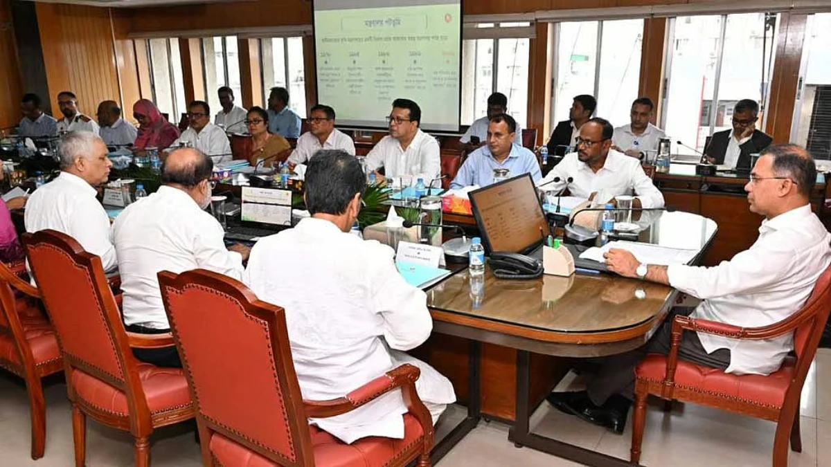 জনগণের প্রতিটি পয়সা যাতে দেশের স্বার্থে ব্যয় হয়: সরকারি কর্মকর্তাদের প্রধানমন্ত্রী